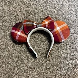 Minnie Mouse ears